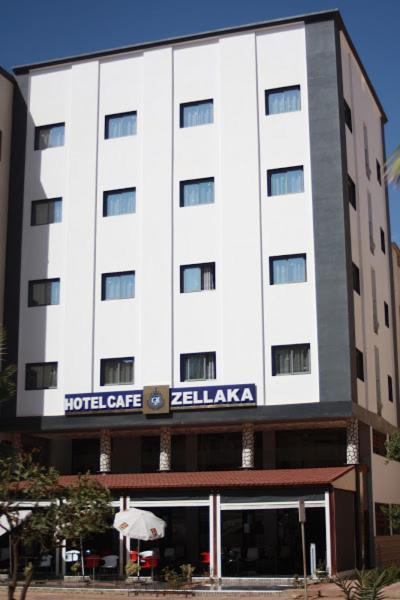 Zellaka Hotel & Cafe Kourigha Exteriör bild